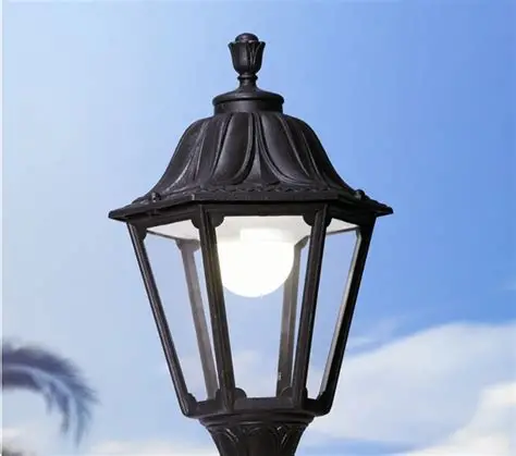 Lampadaire extérieur Noemi noir, diffuseur clair, LED E27 30W - Fumagalli